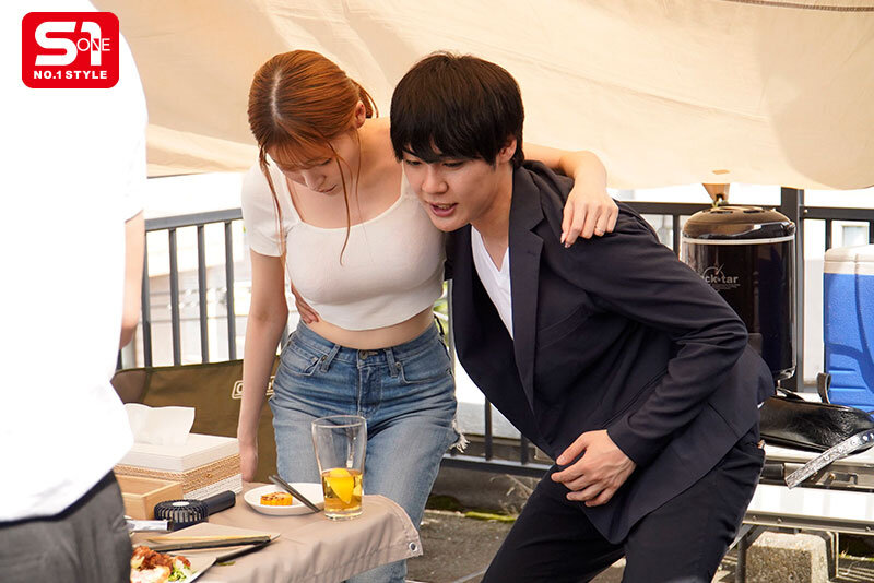 笹倉彩(笹仓彩)作品SONE-953发布！酒后变超随便的巨乳OL，在公司烤肉会上对所有员工双腿大开-图片4