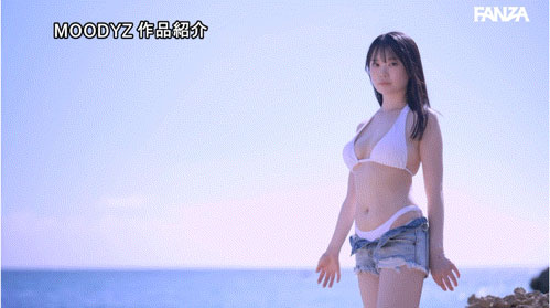 「H罩杯巨乳女大生」火辣下海了！「穿比基尼的白皙美胸」超养眼！